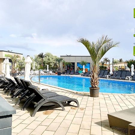 Moonstar Apartment - Spa N Pools Beach Resort Mamaia Exterior photo