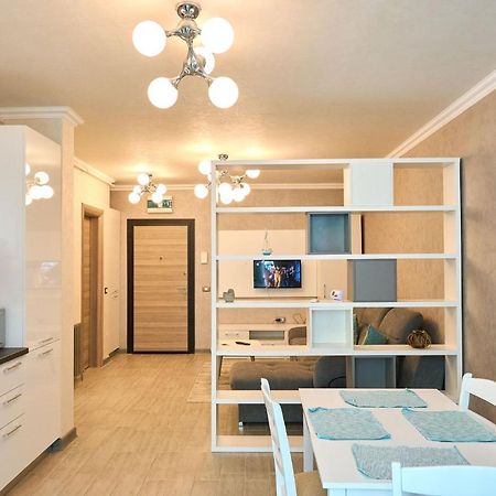 Moonstar Apartment - Spa N Pools Beach Resort Mamaia Exterior photo