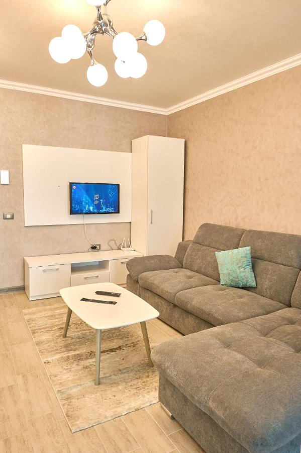 Moonstar Apartment - Spa N Pools Beach Resort Mamaia Exterior photo