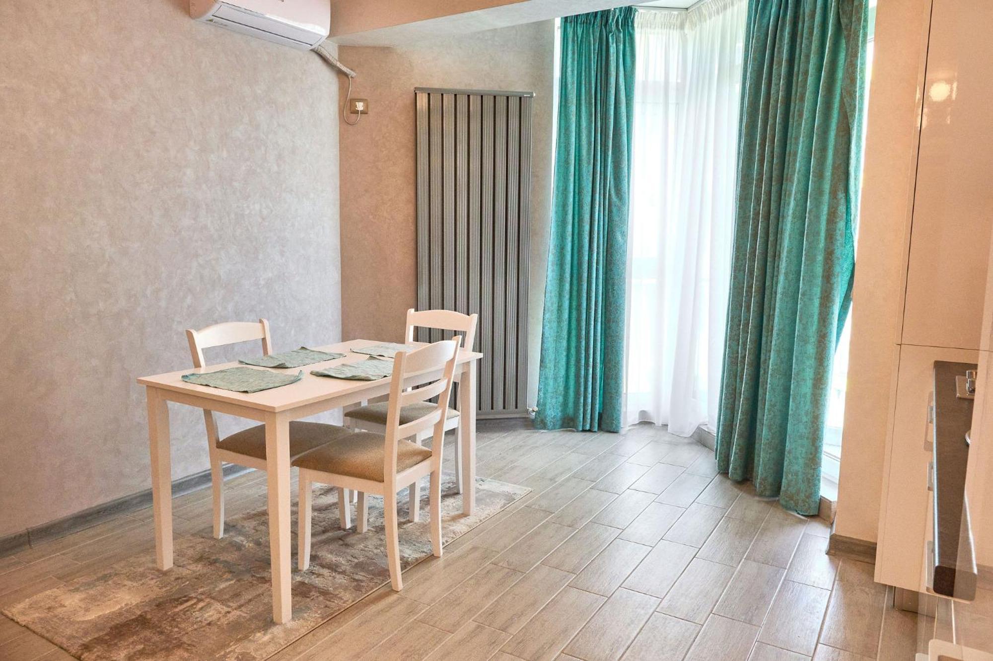 Moonstar Apartment - Spa N Pools Beach Resort Mamaia Exterior photo