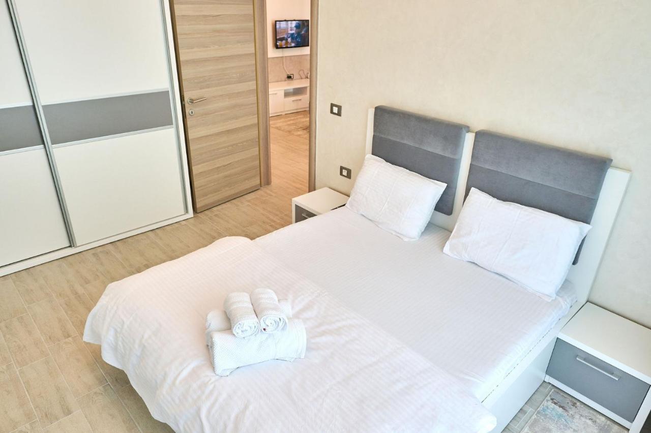 Moonstar Apartment - Spa N Pools Beach Resort Mamaia Exterior photo