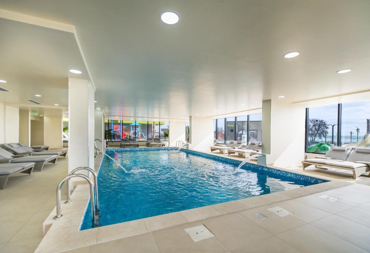 Moonstar Apartment - Spa N Pools Beach Resort Mamaia Exterior photo